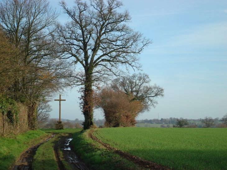 Croix de chemin.(proche de l'Ermitage) - Saint-Sulpice