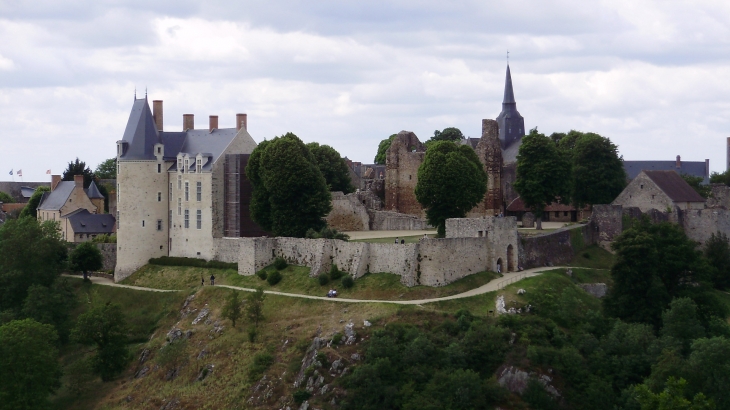 Vue du tertre - Sainte-Suzanne