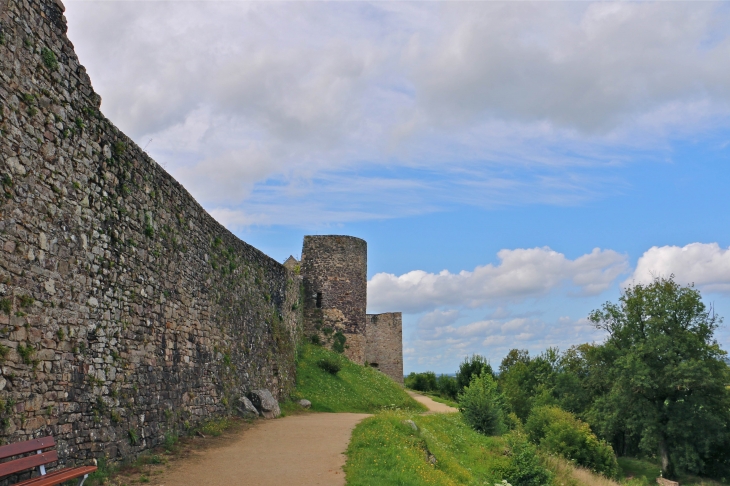 La promenade de la poterne - Sainte-Suzanne