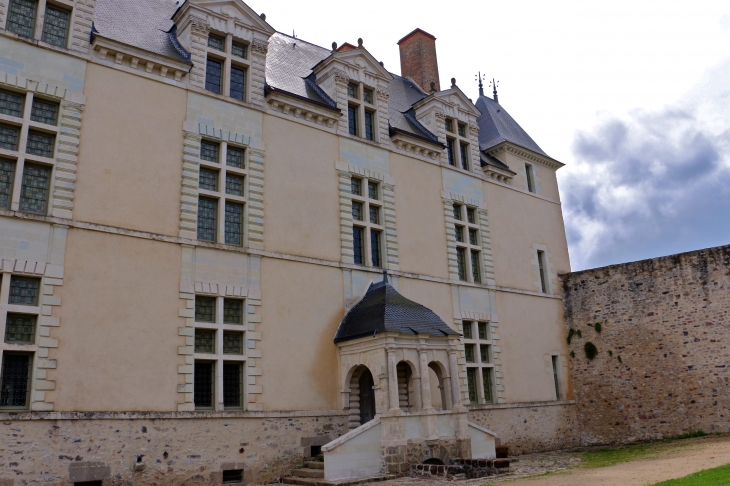 Le château - Sainte-Suzanne