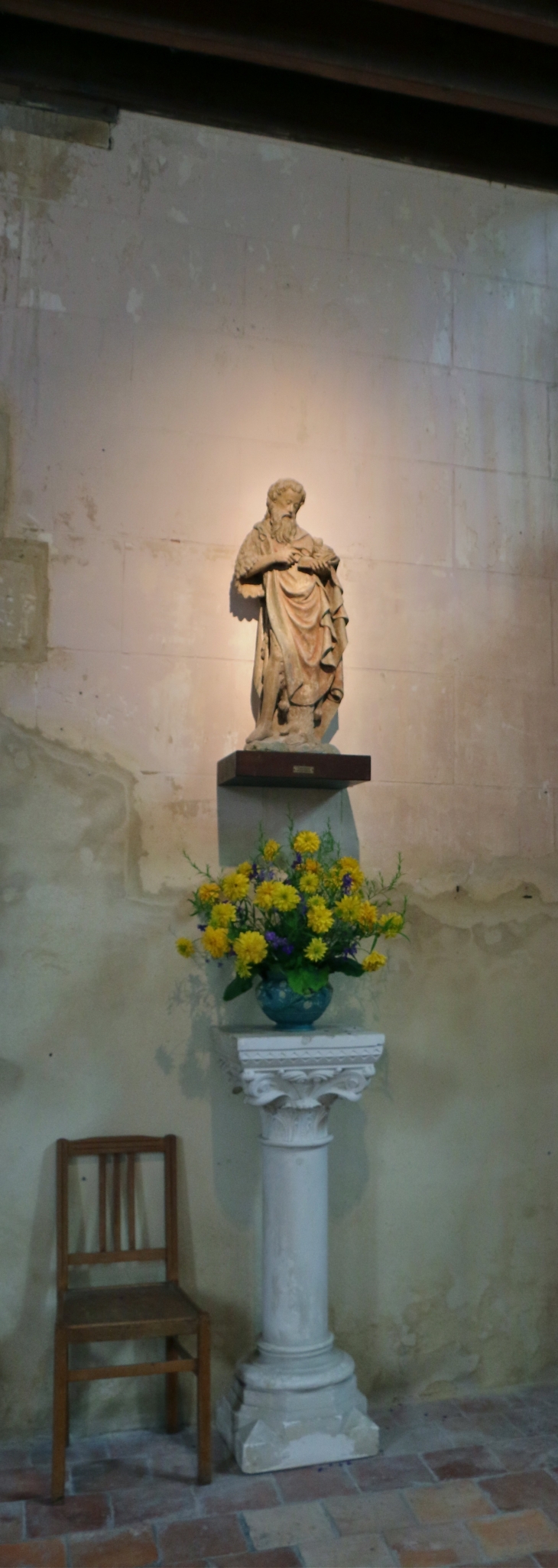 Eglise Sainte Suzanne : Saint Joseph en terre cuite du XVIIe siècle - Sainte-Suzanne