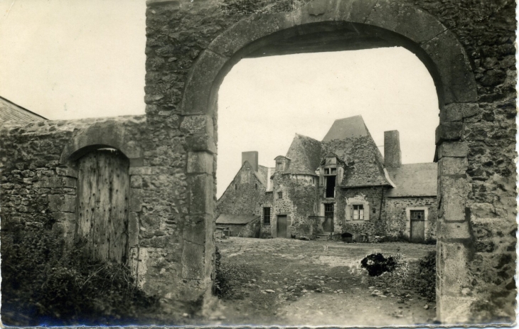 Ancien château de la Croisnière (carte postale de 1950) - Saulges