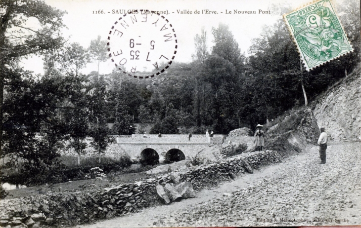 Vallée de l'Erve - Le nouveau Pont, vers 1907 (carte postale ancienne). - Saulges