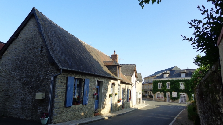 Rue du bourg de Saulges