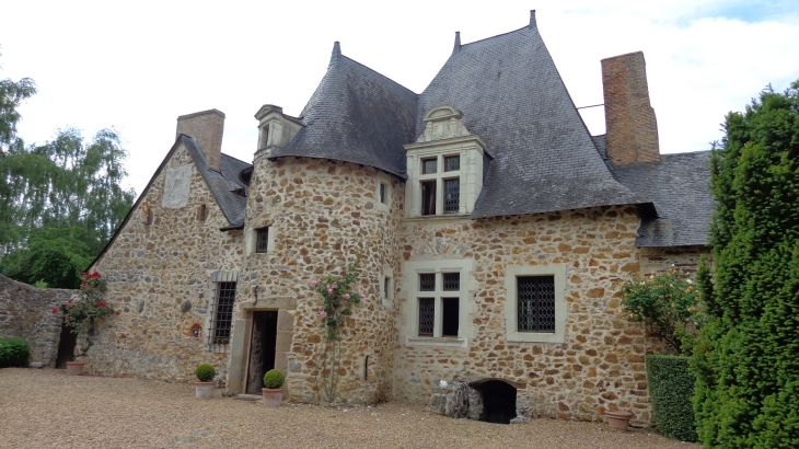 Manoir de la Croisnière (XVIè siècle) - Saulges