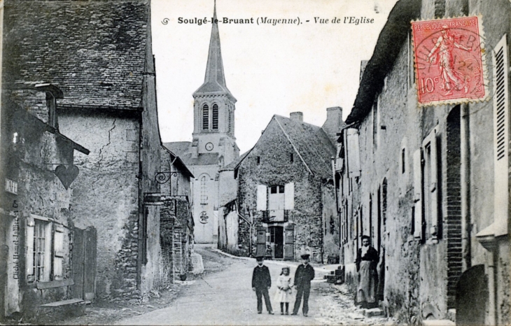 Soulge le Bruant - Vue de l'église, vers 1904 (carte postale ancienne). - Soulgé-sur-Ouette