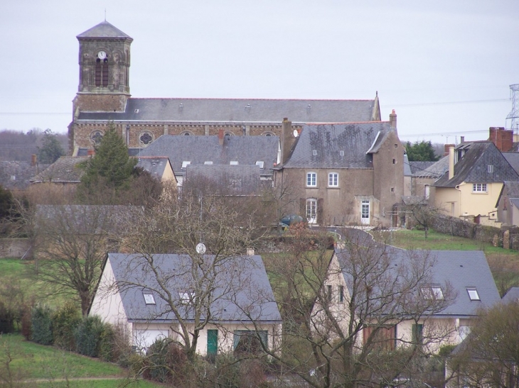 Eglise vue du cimetière - Villiers-Charlemagne