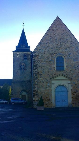 Place de l'église - Auvers-le-Hamon