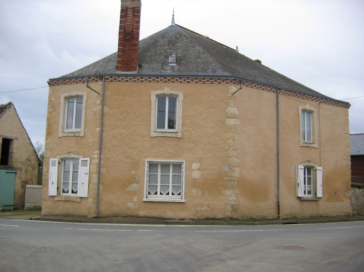 Toujours le Bourg de Auvers sous Montfaucon. Ancien café de mes arrières grands-parents DORE - Auvers-sous-Montfaucon