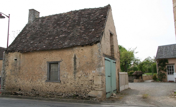 Toujours l'ancien café DORE - Auvers-sous-Montfaucon