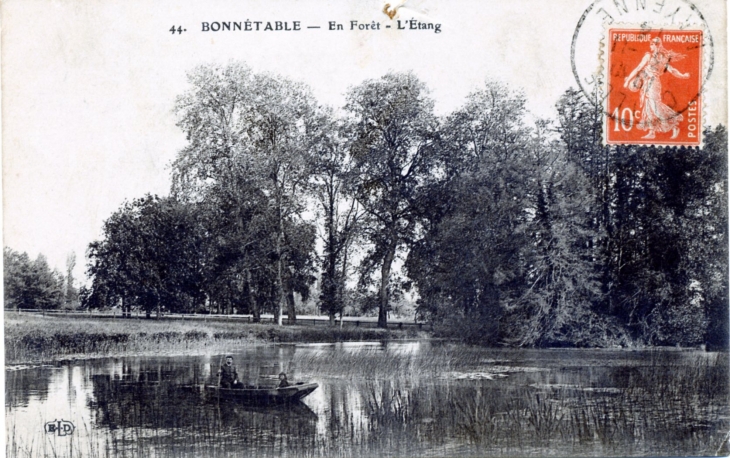 En forêt : L'étang, vers 1914 (carte postale ancienne). - Bonnétable