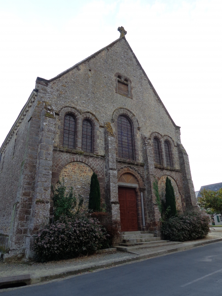 Façade de l'église - Brûlon