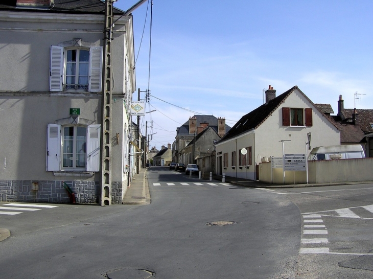 L'entrée du bourg - Challes