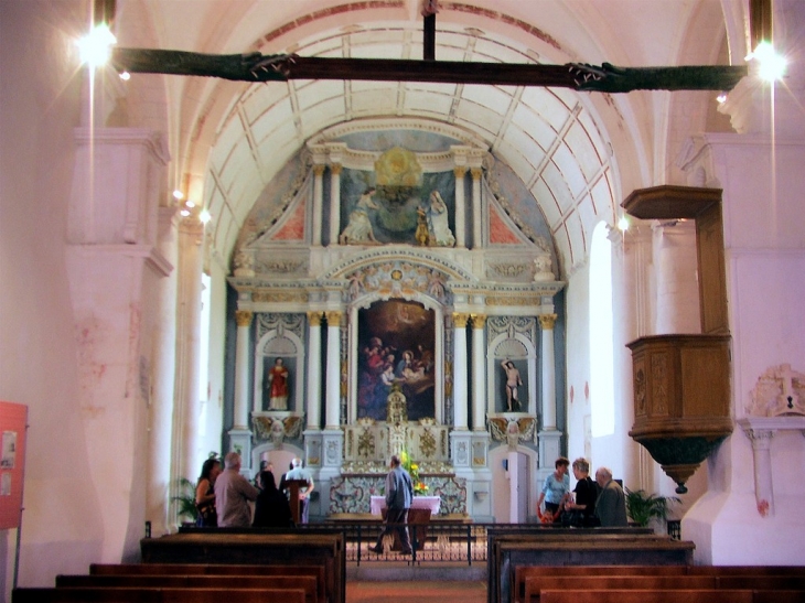 L'intérieur de l'église - Challes