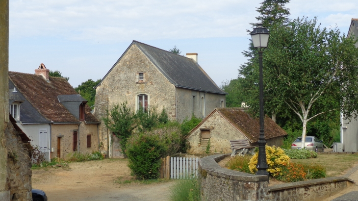 Maisons autour de l'église - Chevillé