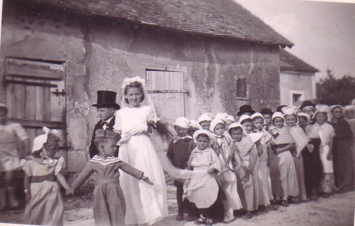 Reconstitution d'un mariage- Fête au Village - Contilly