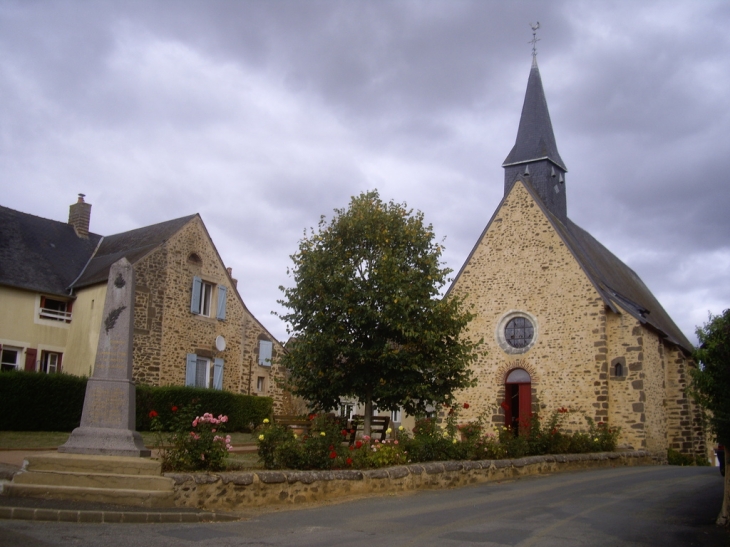 L'église Saint Mamert, bâtie en pierre de Roussard. - La Chapelle-Saint-Fray