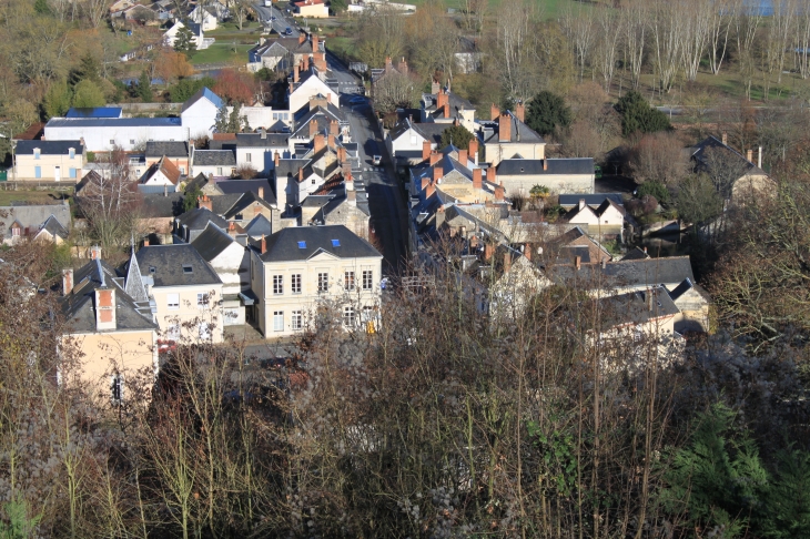 Vue sur La Chartre sur le Loir depuis la tour Jeanne d'Arc - La Chartre-sur-le-Loir