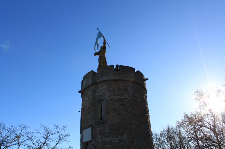  la tour Jeanne d'Arc - La Chartre-sur-le-Loir