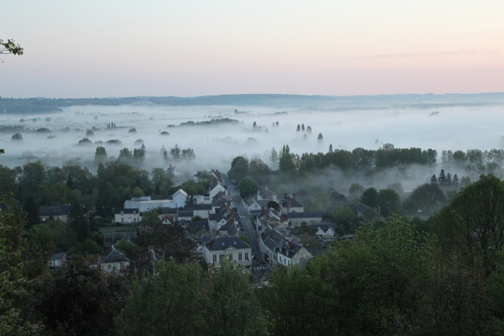  la Chartre sur le Loir dans la Brume - La Chartre-sur-le-Loir