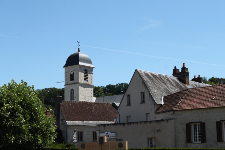 Eglise depuis la mairie - La Chartre-sur-le-Loir