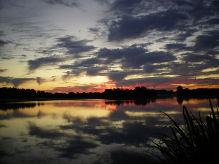 Lever de soleil sur le lac de la Rougerie - La Chartre-sur-le-Loir