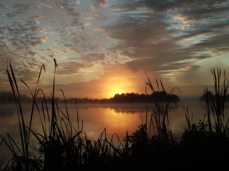 Lever de soleil sur le lac de la Rougerie - La Chartre-sur-le-Loir