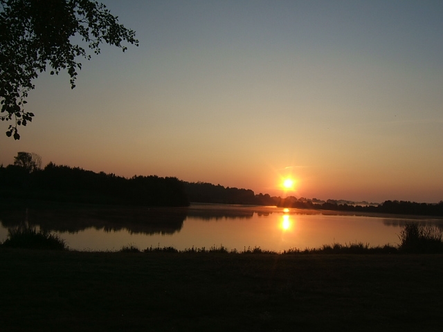 Lever de soleil sur le lac de la Rougerie - La Chartre-sur-le-Loir