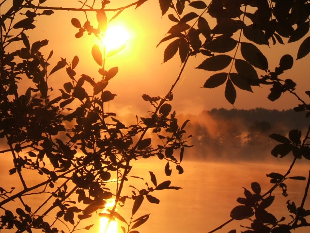 Lever de soleil sur le lac de la Rougerie - La Chartre-sur-le-Loir