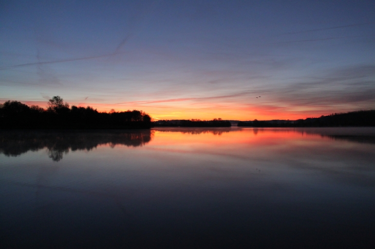 Lever de soleil sur le lac de la Rougerie - La Chartre-sur-le-Loir