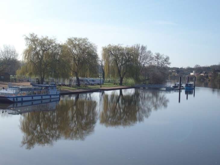 Le port fluvial et l'aire camping-car - La Suze-sur-Sarthe