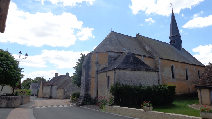 Longnes  est au carrefour de deux anciennes voies.