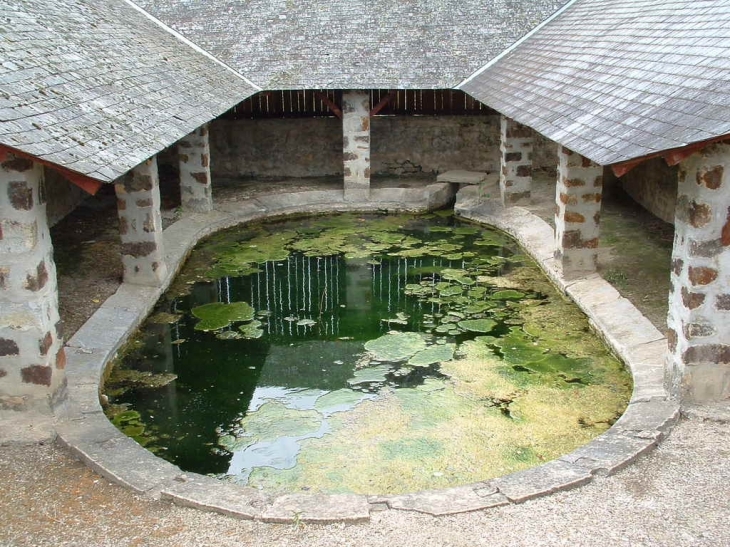 Lavoir La Fontaine - Neuvillalais