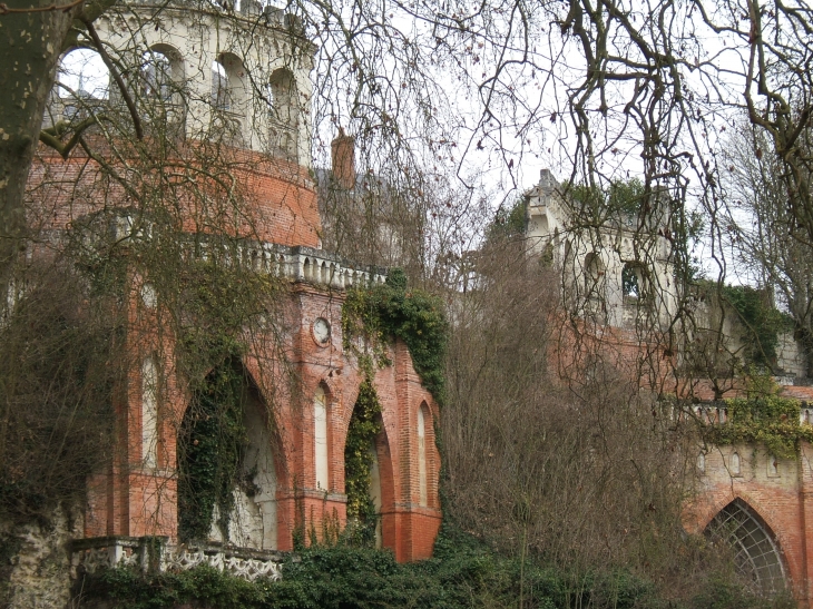 Le château - Poncé-sur-le-Loir