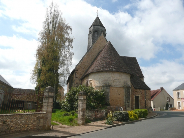 L'église vue de la rue des écoles - Saint-Aubin-des-Coudrais