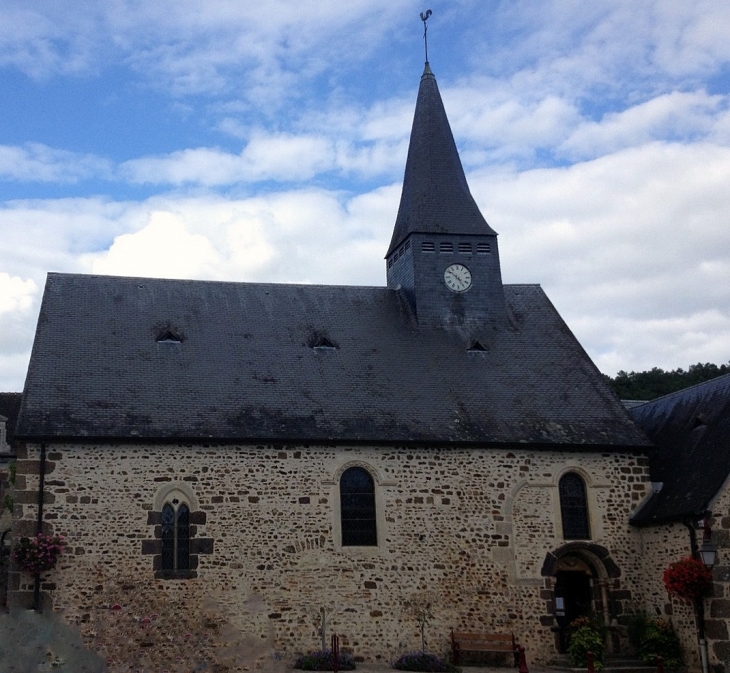 L'église (photo de Jean-Louis Doucy) - Saint-Léonard-des-Bois