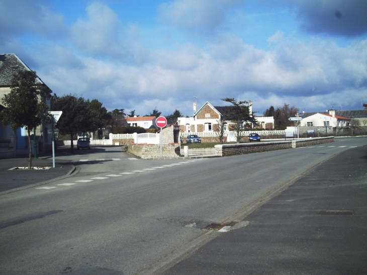 Entrée du bourg - Angles