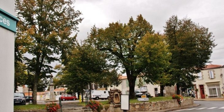 Le Village - Beaulieu-sous-la-Roche