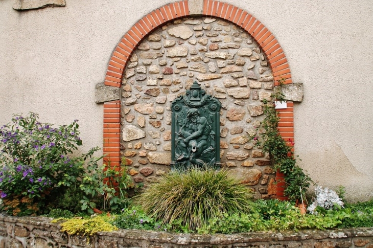 Fontaine - Beaulieu-sous-la-Roche