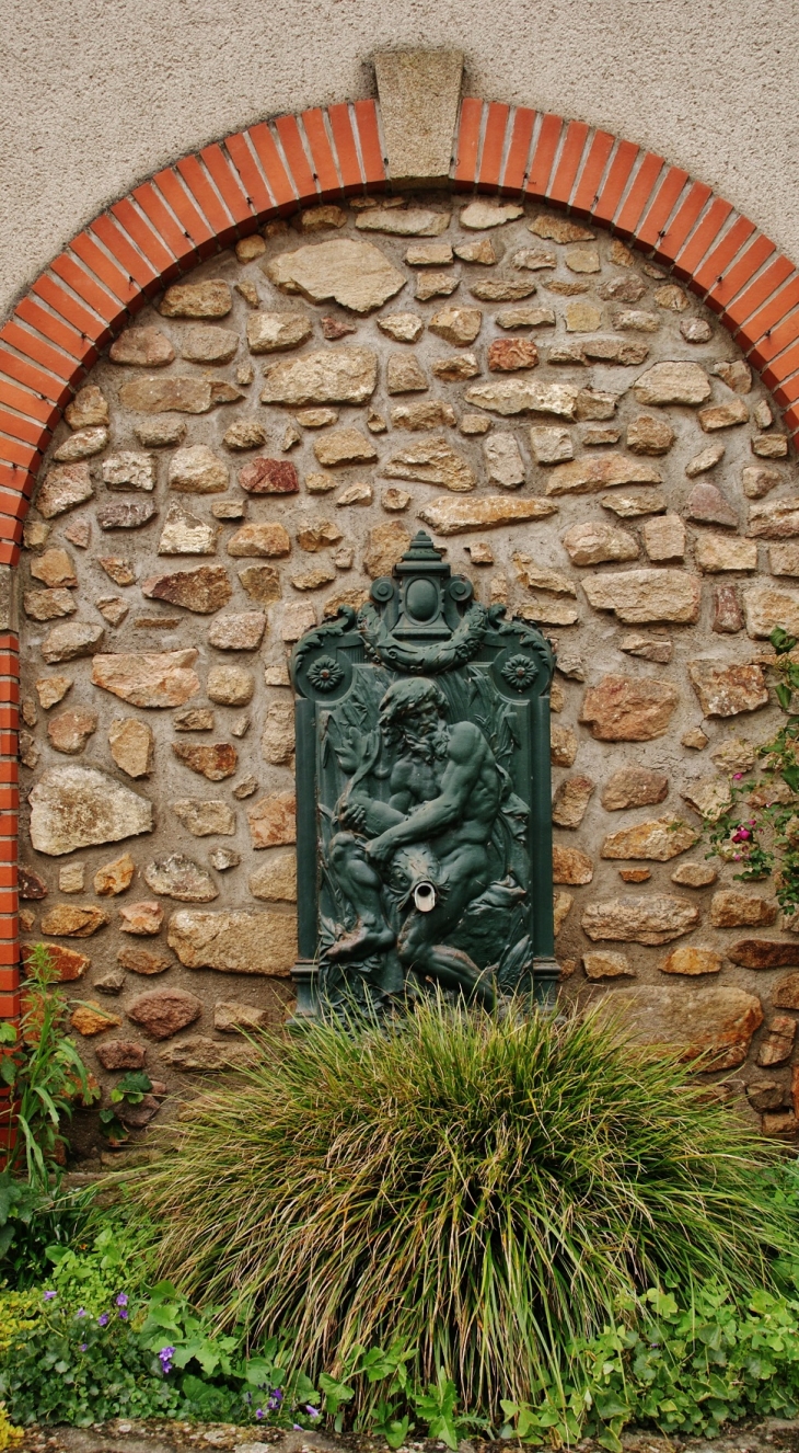 Fontaine - Beaulieu-sous-la-Roche