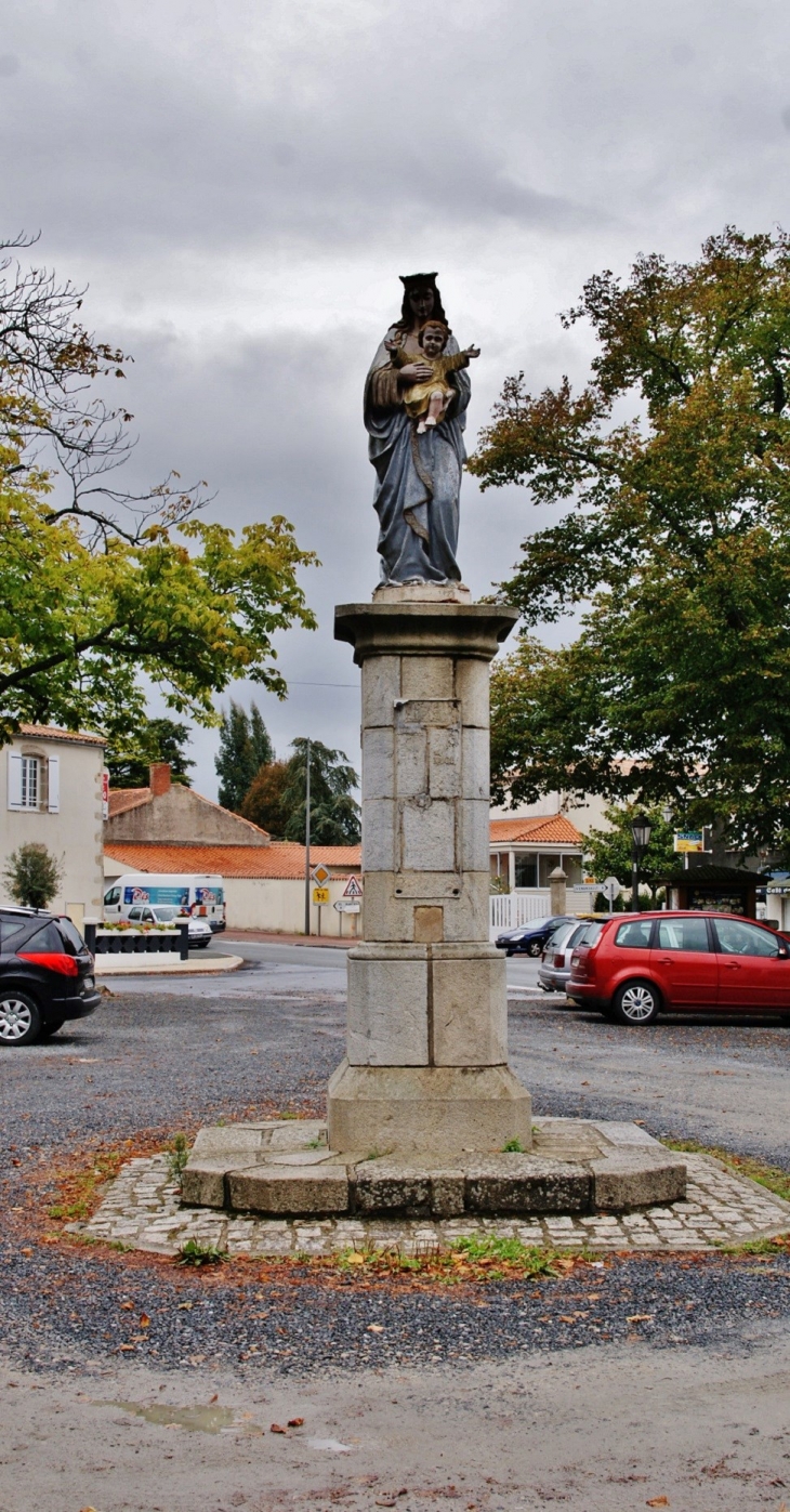 Statue - Beaulieu-sous-la-Roche