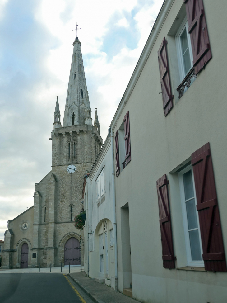 Vers l'église - Bouin