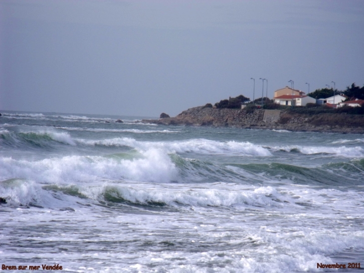 La mer se forme le gros temps arrive - Brem-sur-Mer