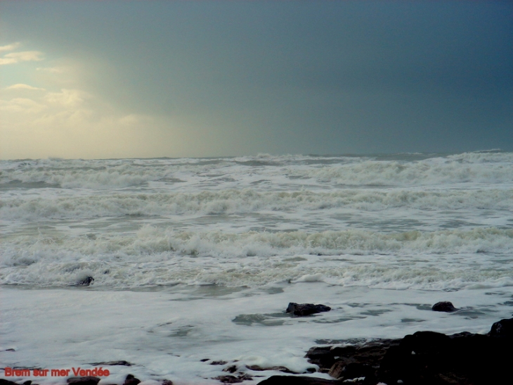 Le gros temps arrive la mer se forme - Brem-sur-Mer