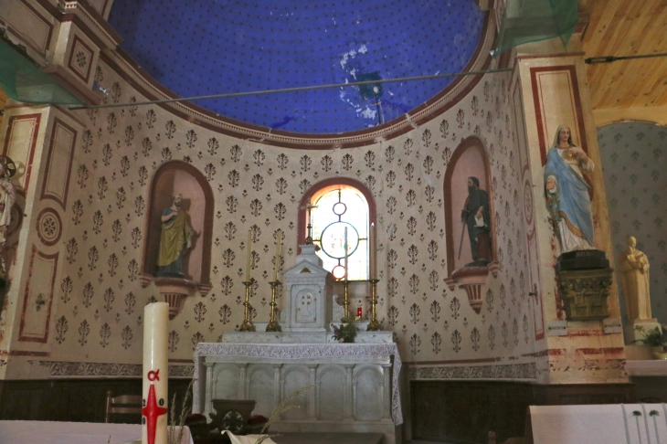 Le choeur de l'église Saint Guy. - Damvix