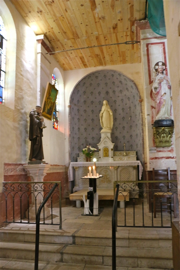 Chapelle latérale nord : eglise Saint Guy. - Damvix