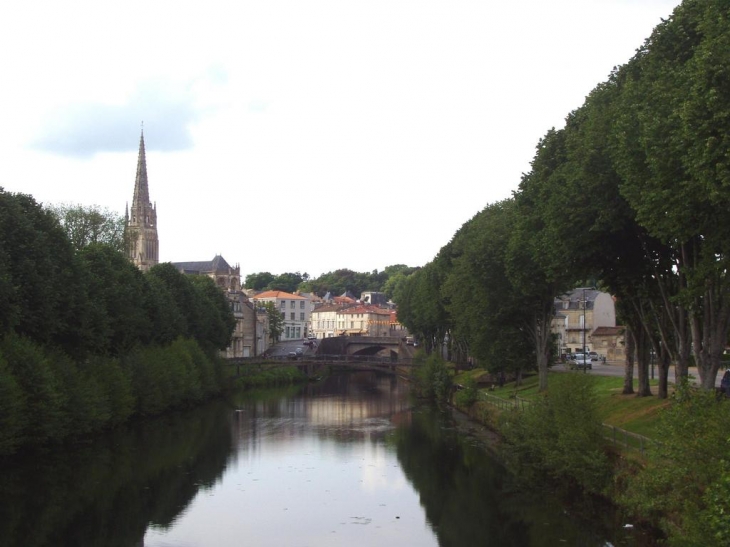 Photo à Fontenay-le-Comte (85200) : Fontenay005 - Fontenay ...