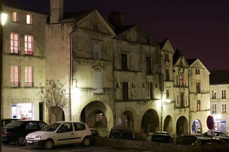 Arcades place Belliard - Fontenay-le-Comte