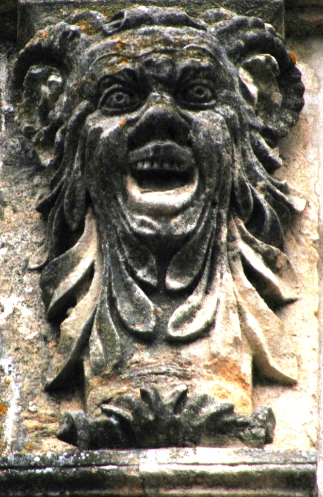 Mascaron sur maison  - Fontenay-le-Comte