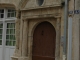 Photo précédente de Fontenay-le-Comte belle porte de maison place de l'église , les personnages sont  